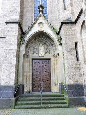 밀라노의 성 제르바시오_photo by Barwinkel.Klaus_on the entrance of the Church of St Marien in Hagen_Germany.jpg